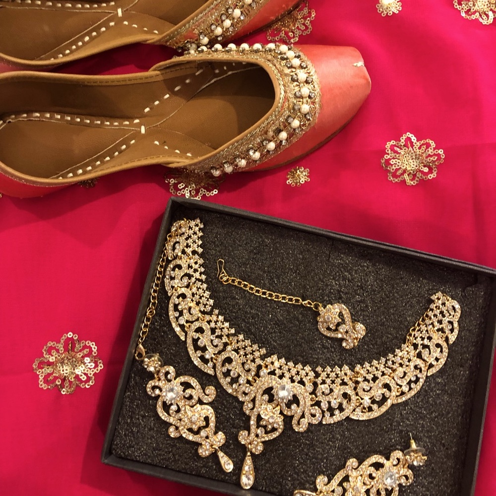 Bollywood Fuschia/Red Saree w/shoes and jewelry